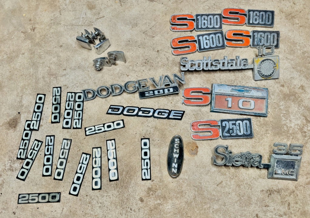 3047