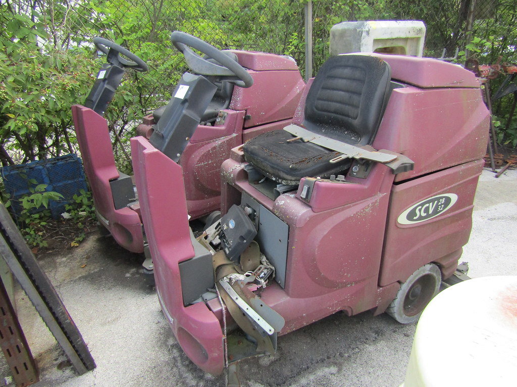 3838 e pontiac st 132