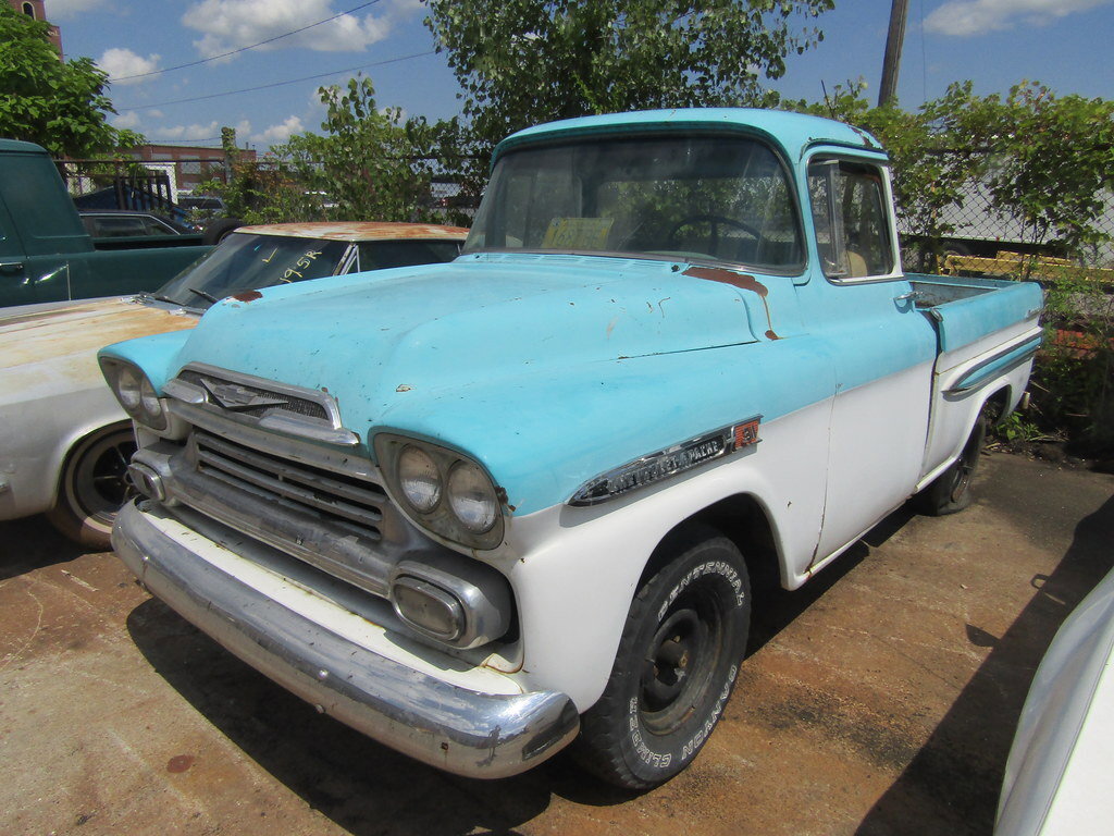 3838 e pontiac st 32