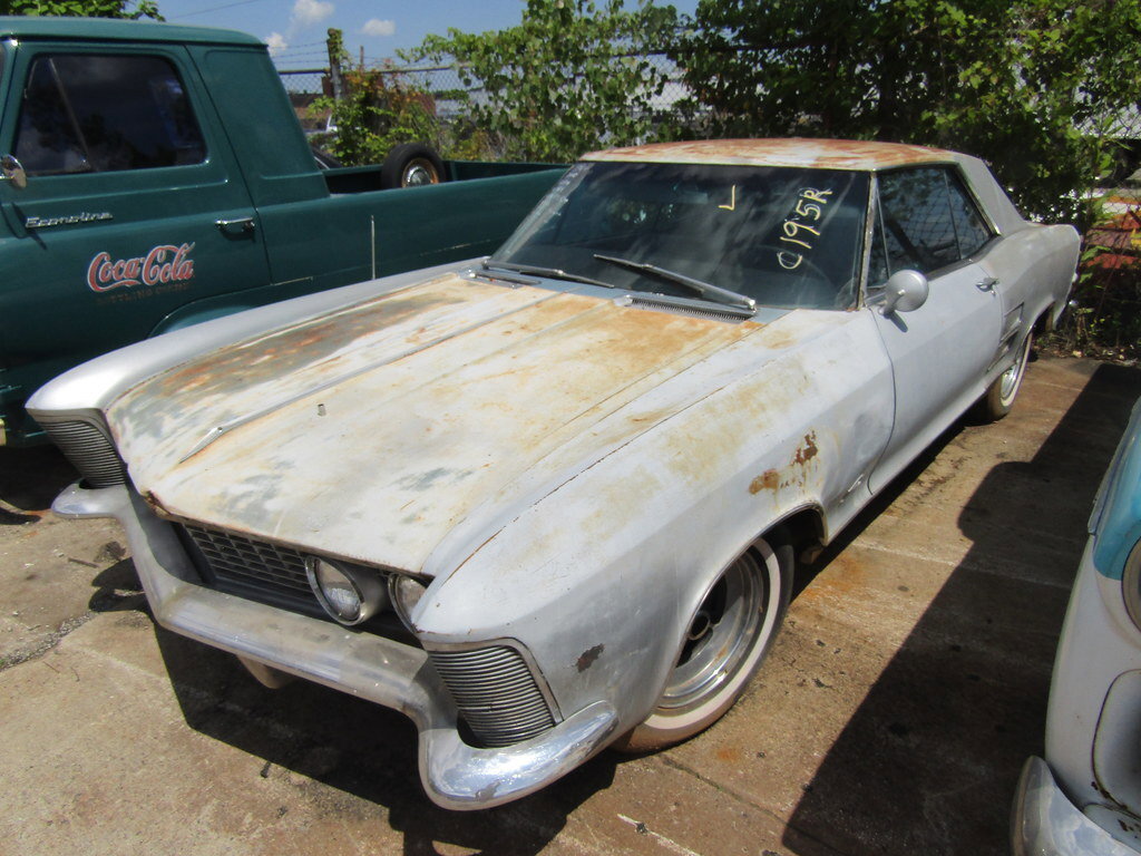 3838 e pontiac st 33