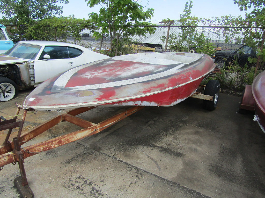 3838 e pontiac st 76
