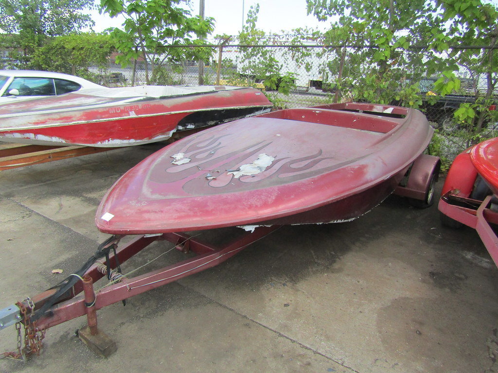 3838 e pontiac st 77