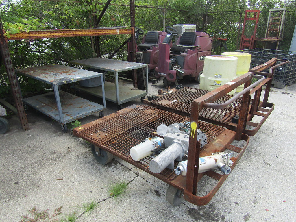 3838 e pontiac st 93