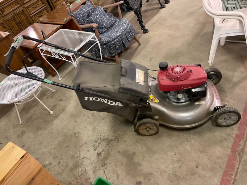 687 1