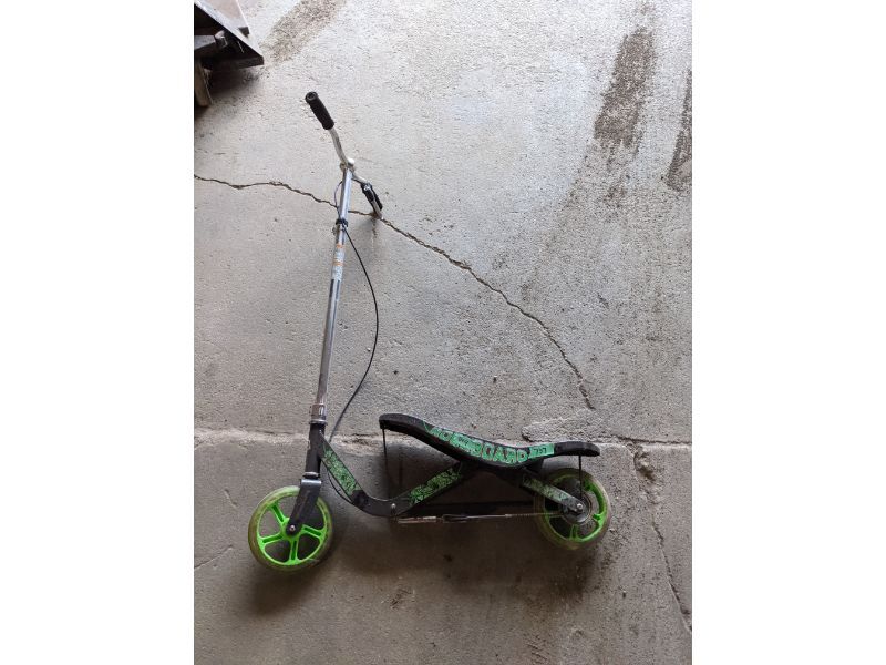 737 1
