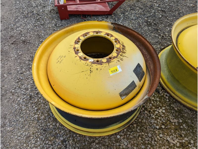 825a