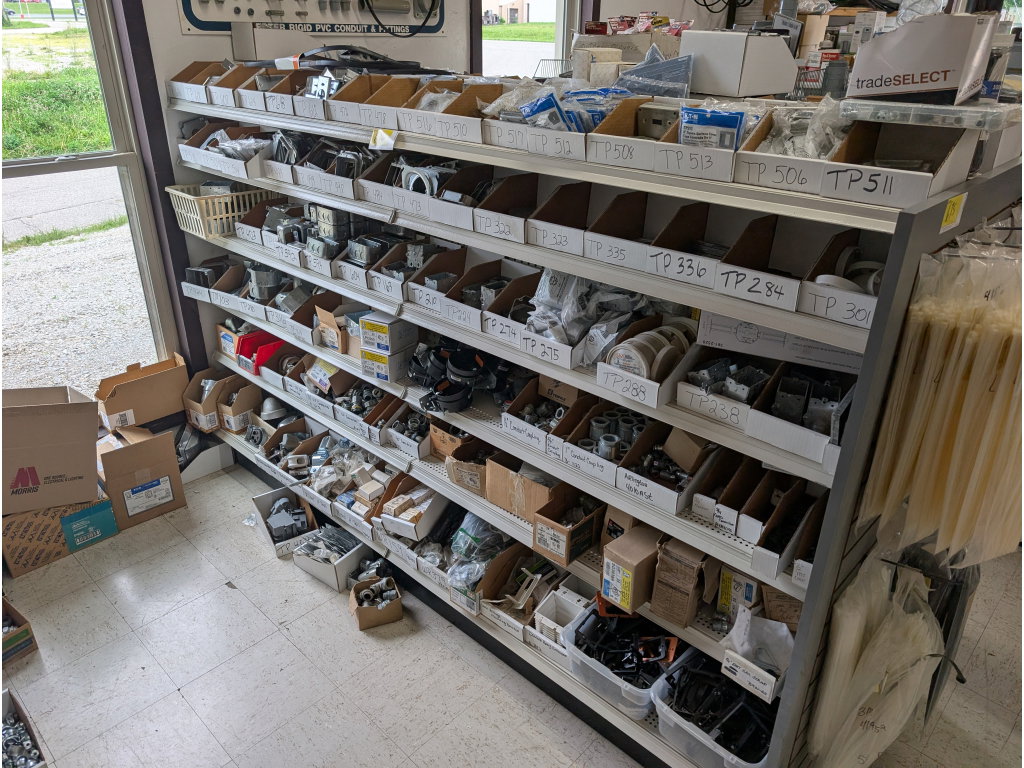 696
