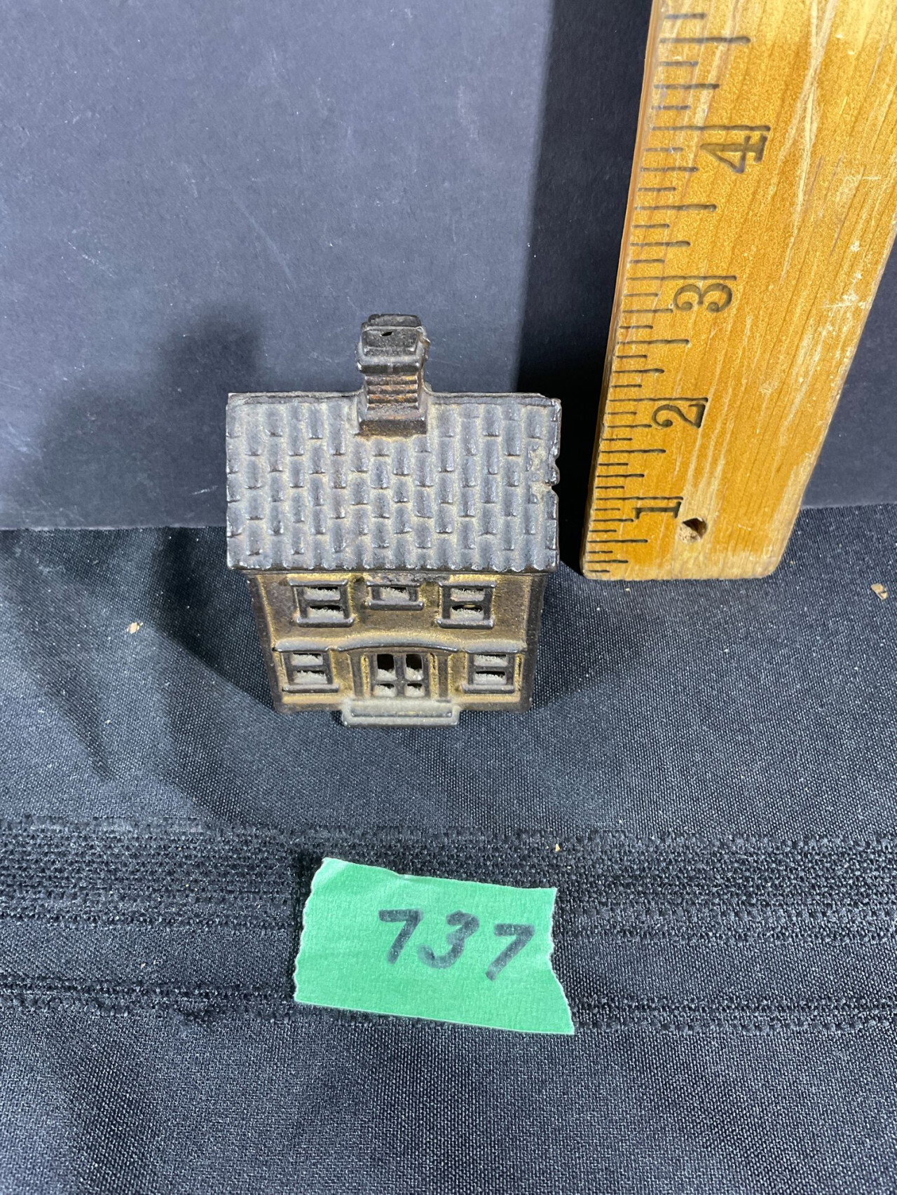 737 1