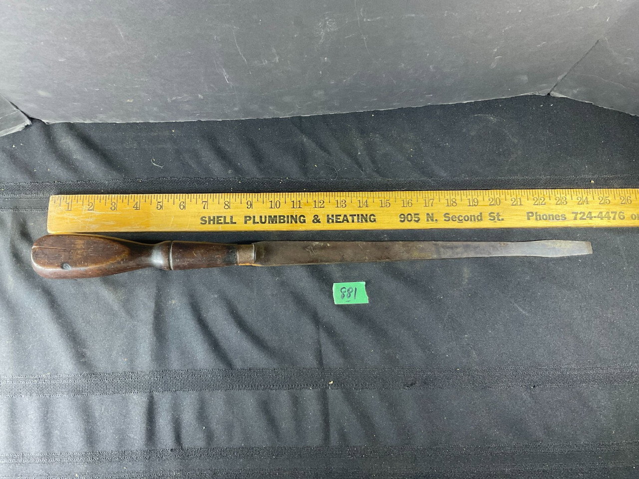 881 1