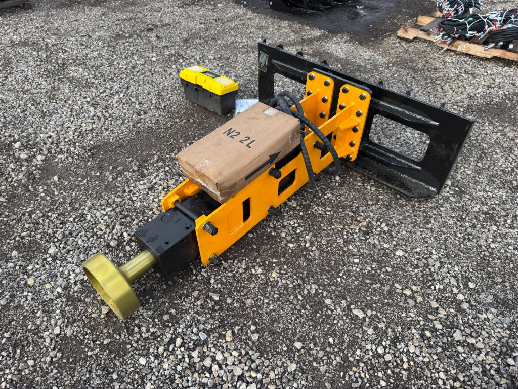 8105