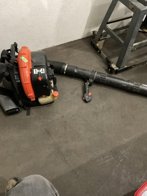 835