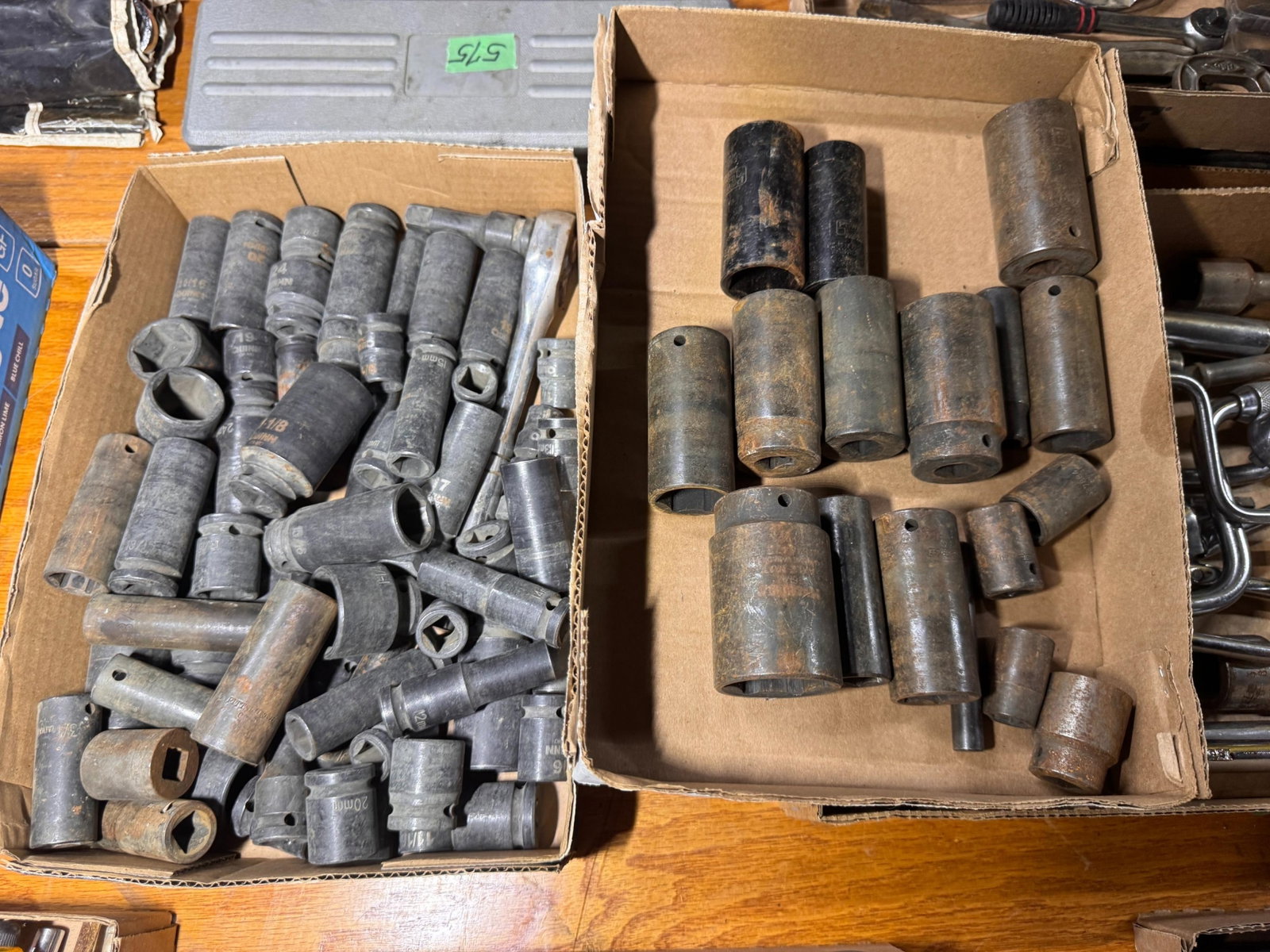 566