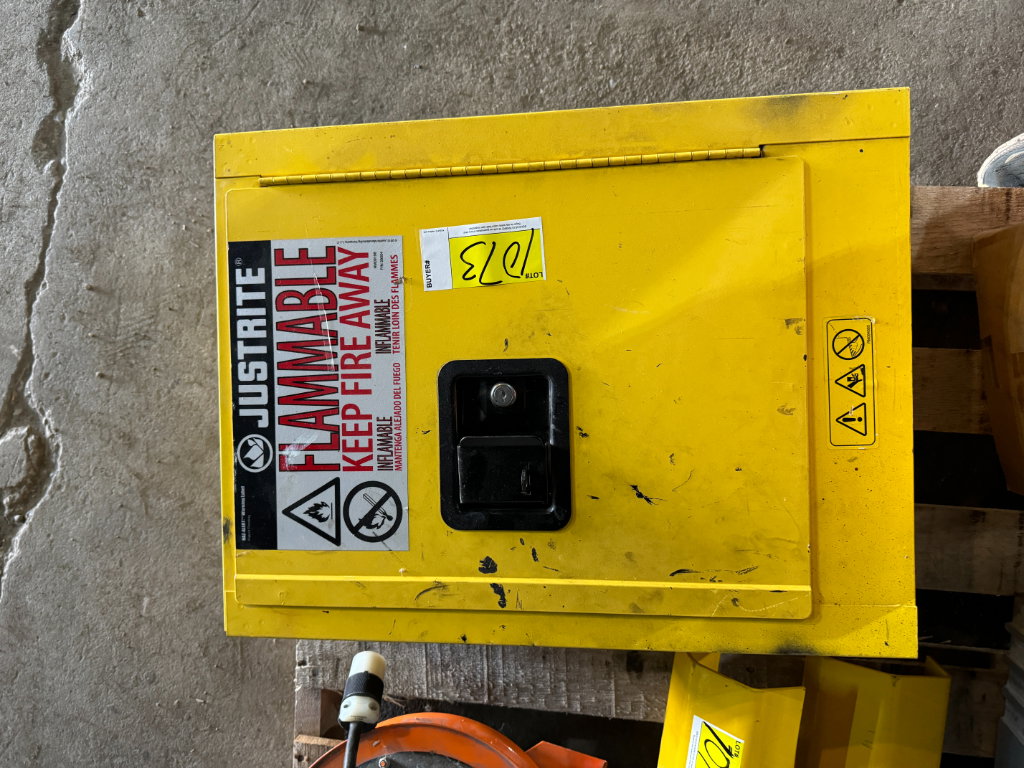 1073 1