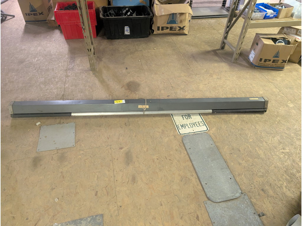 724