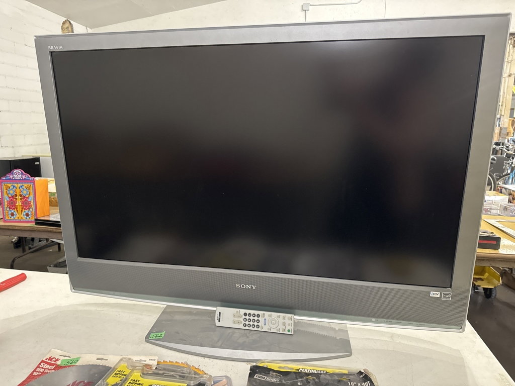 562