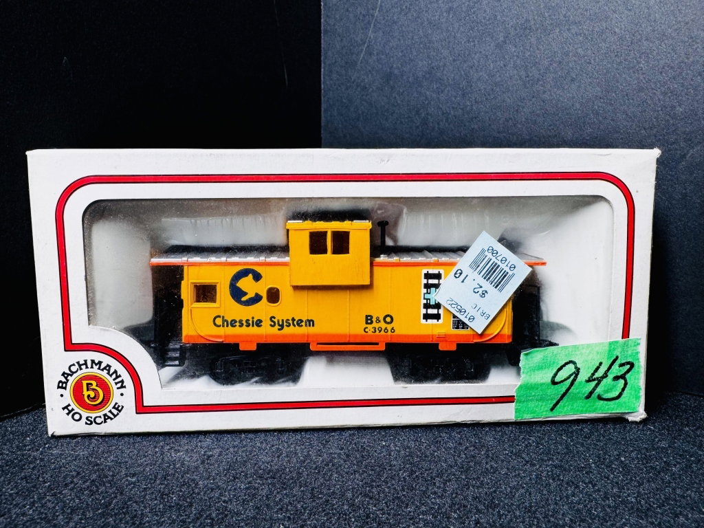 943