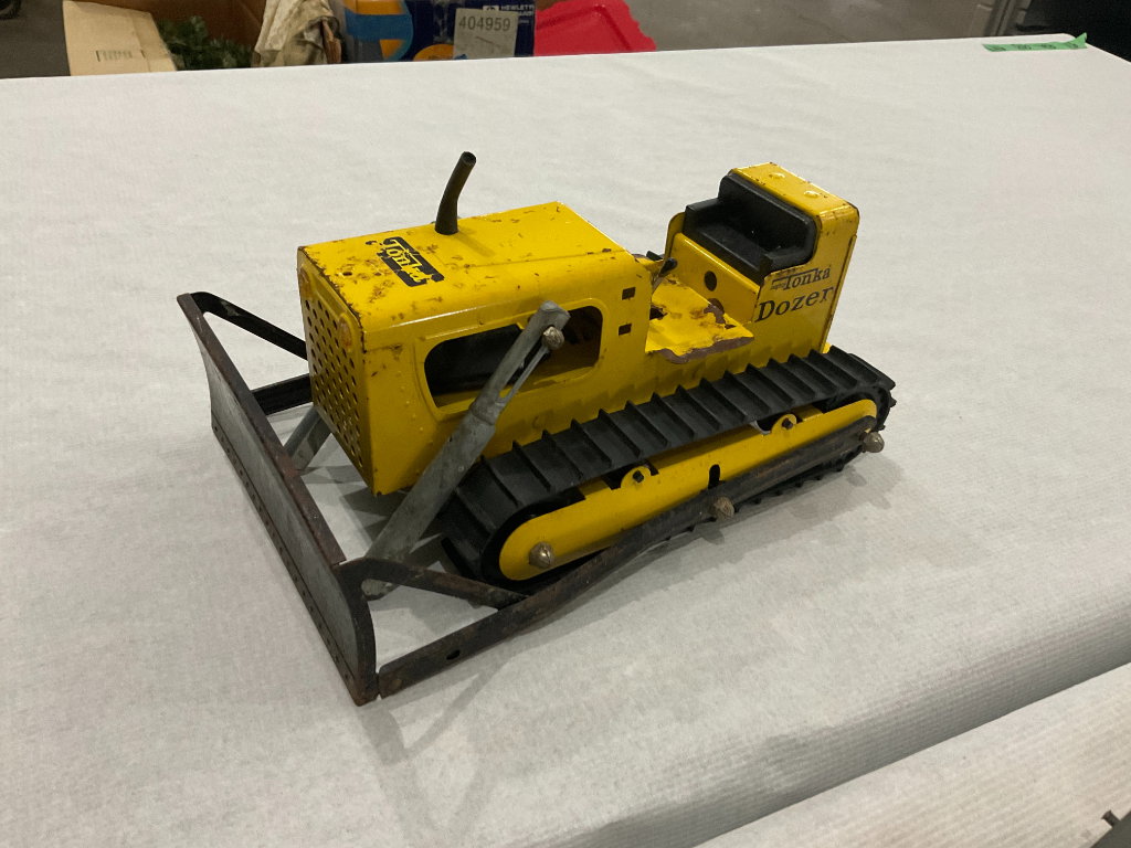 864 1