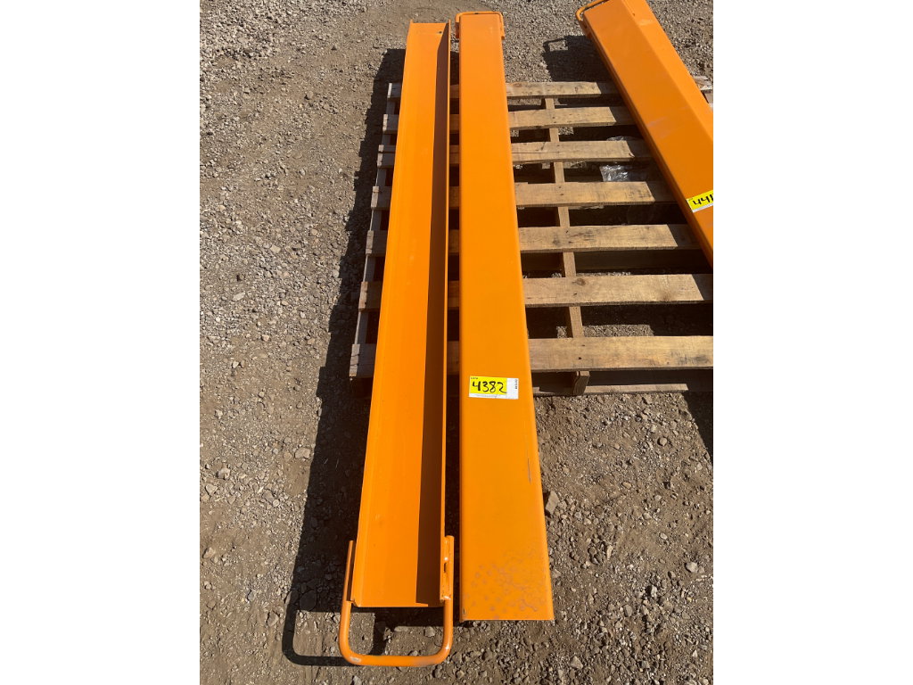 4382