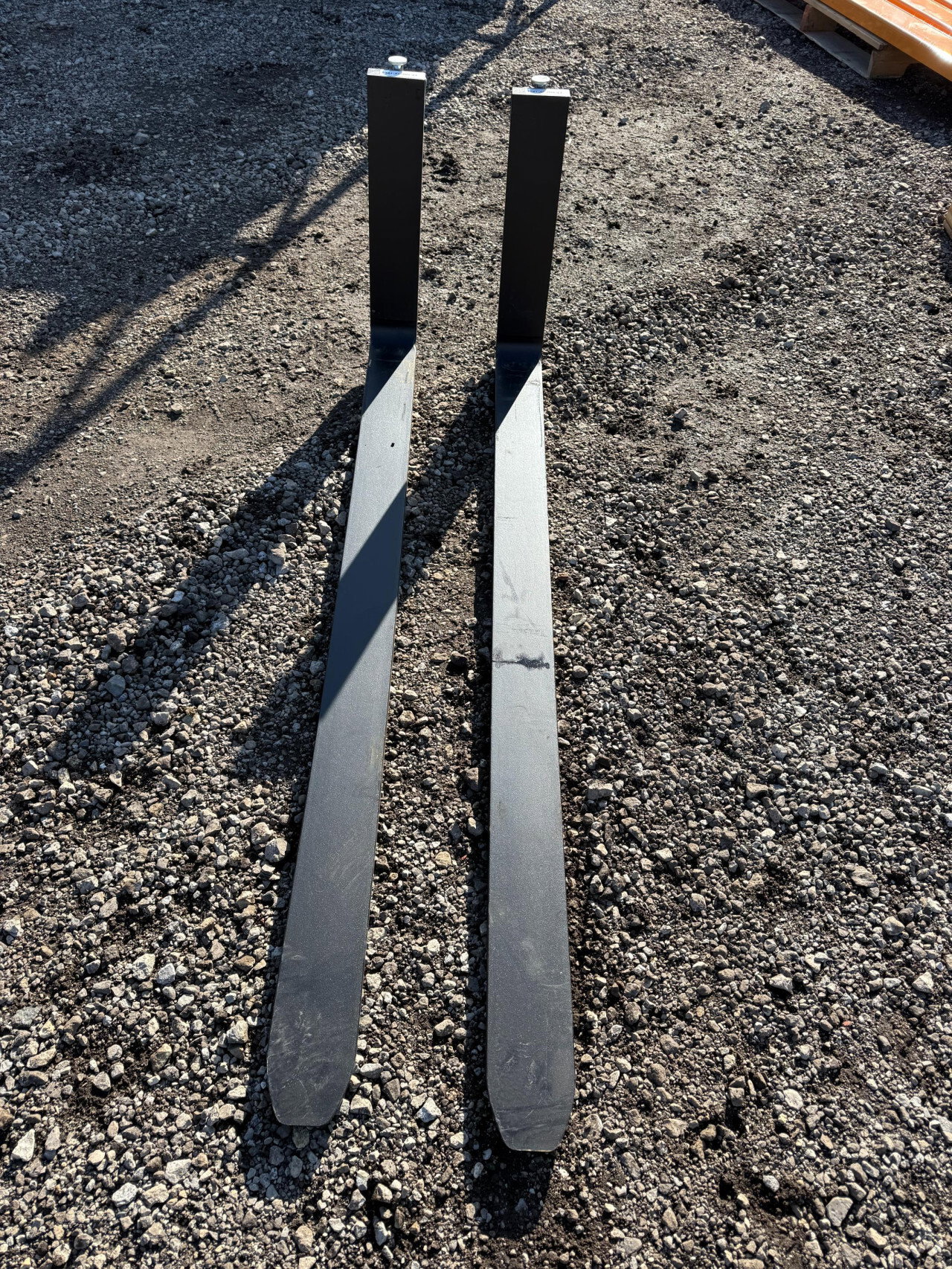 3372