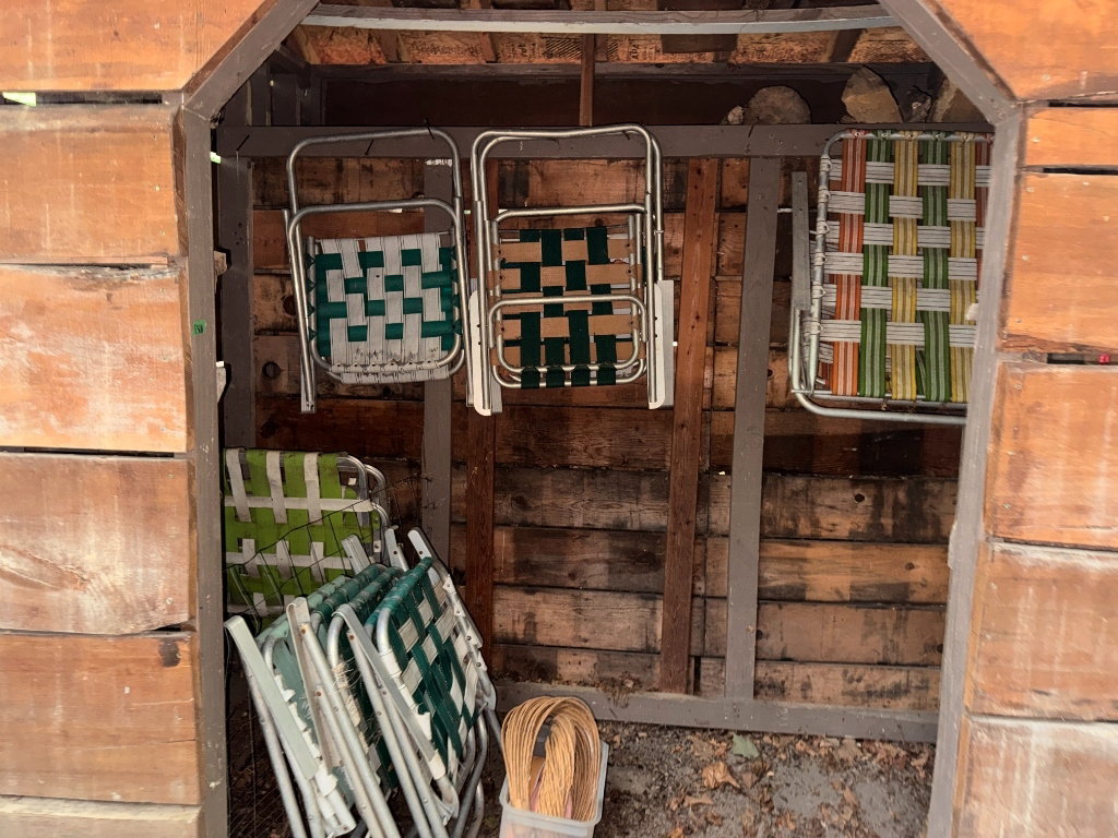 1318