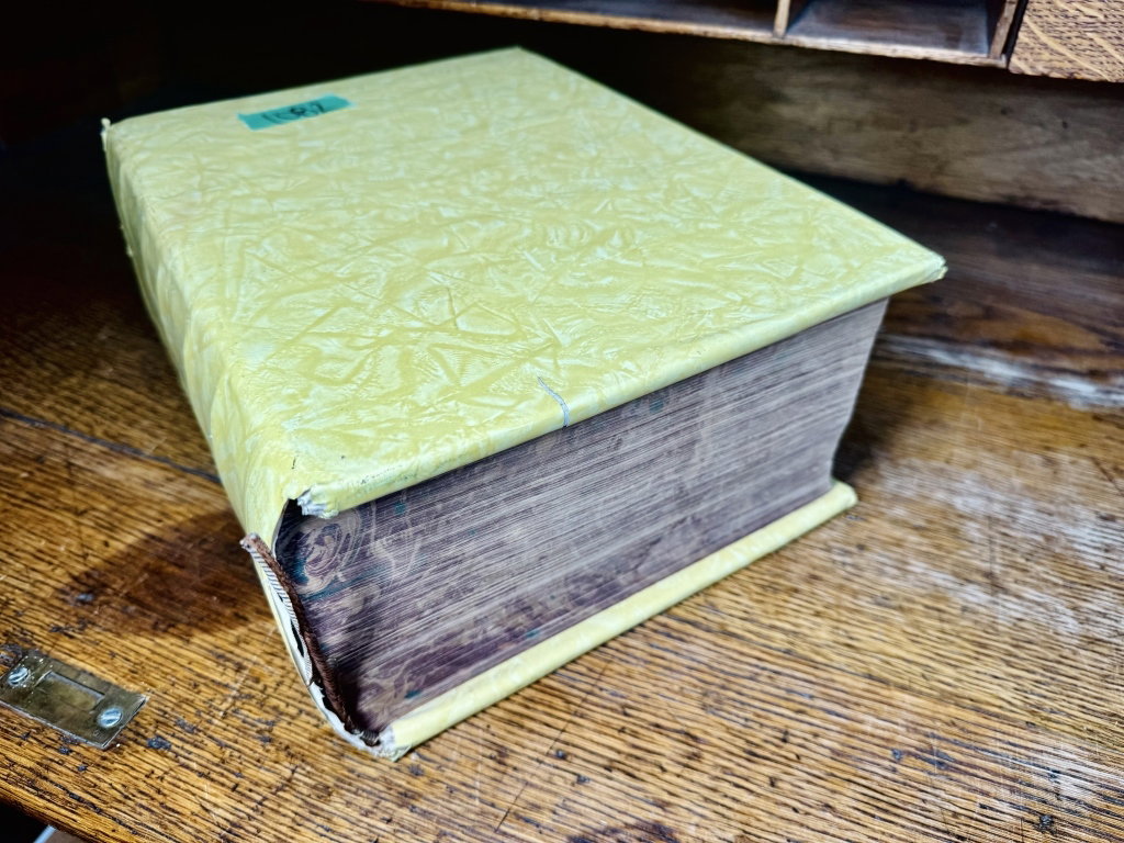 1082