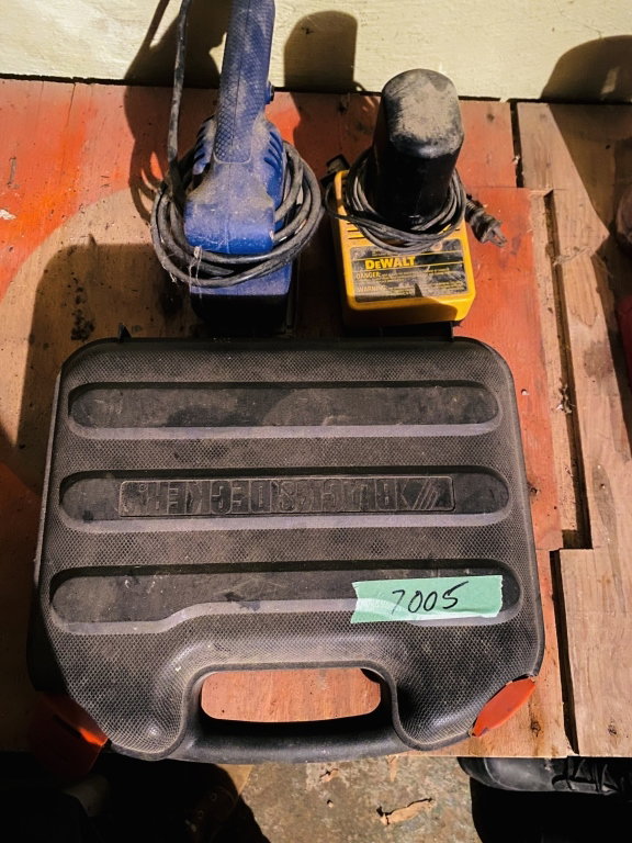 7005