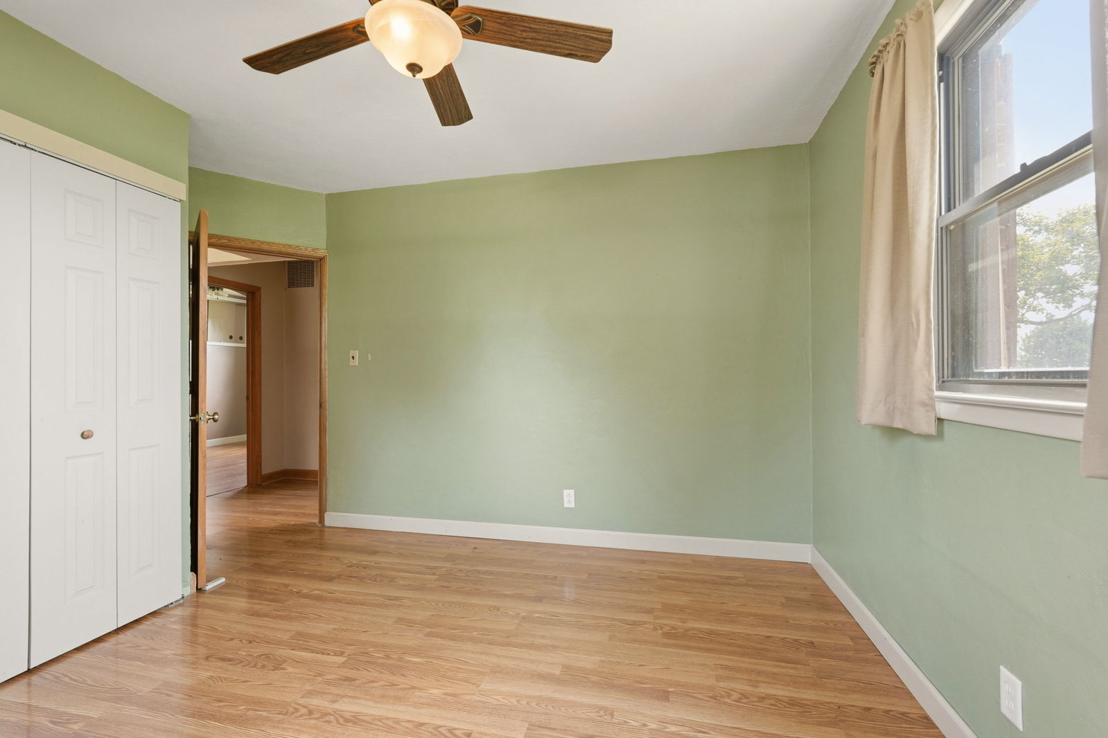 32 web or mls AKM00064