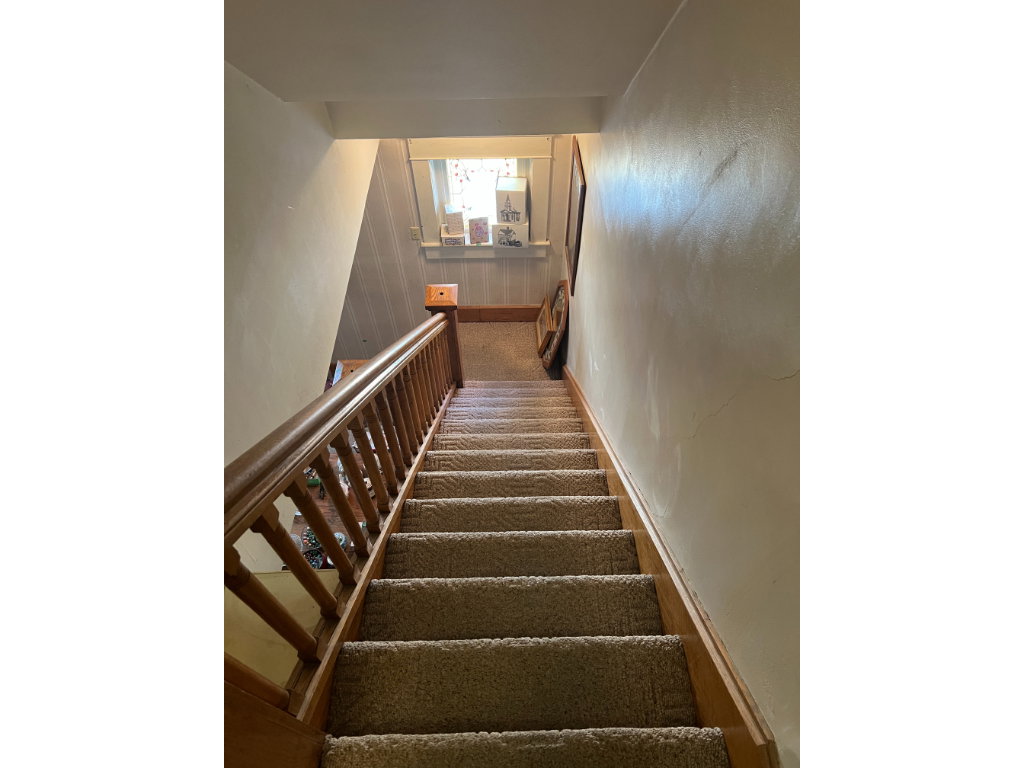 4 Upstairs 1