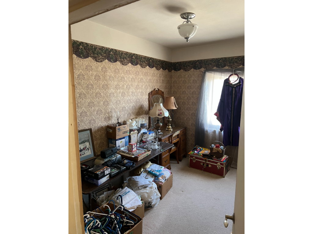 4 Upstairs 10