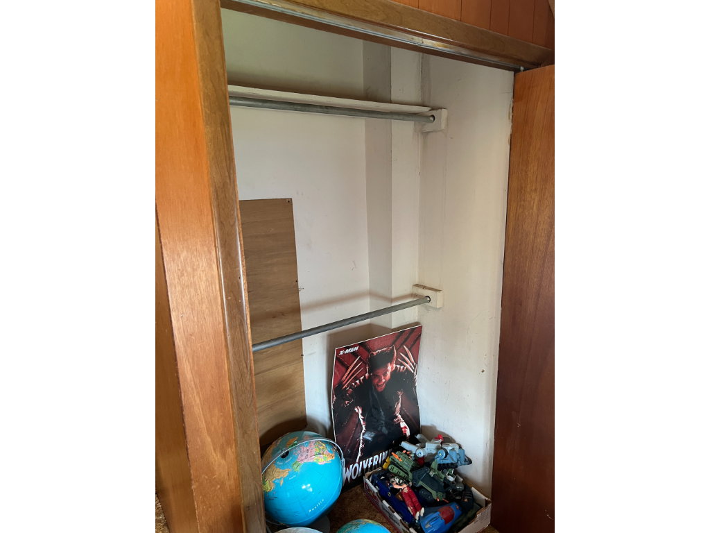 4 Upstairs 18