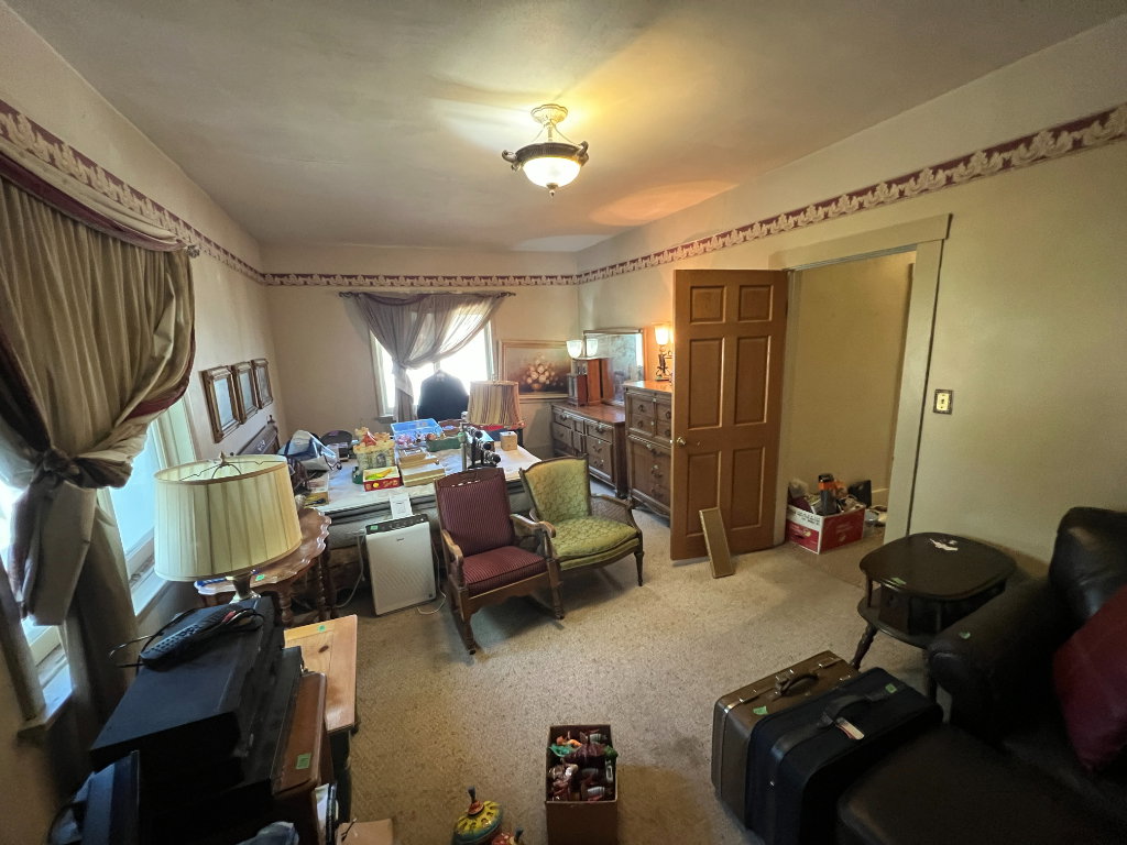 4 Upstairs 6