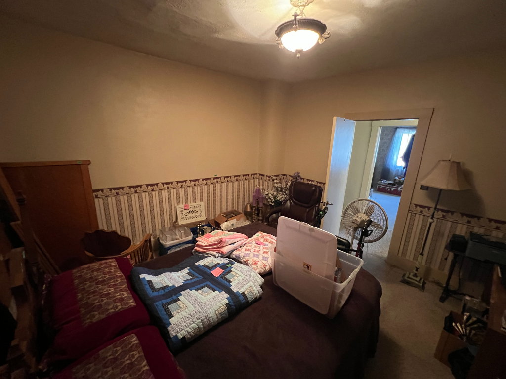 4 Upstairs 8