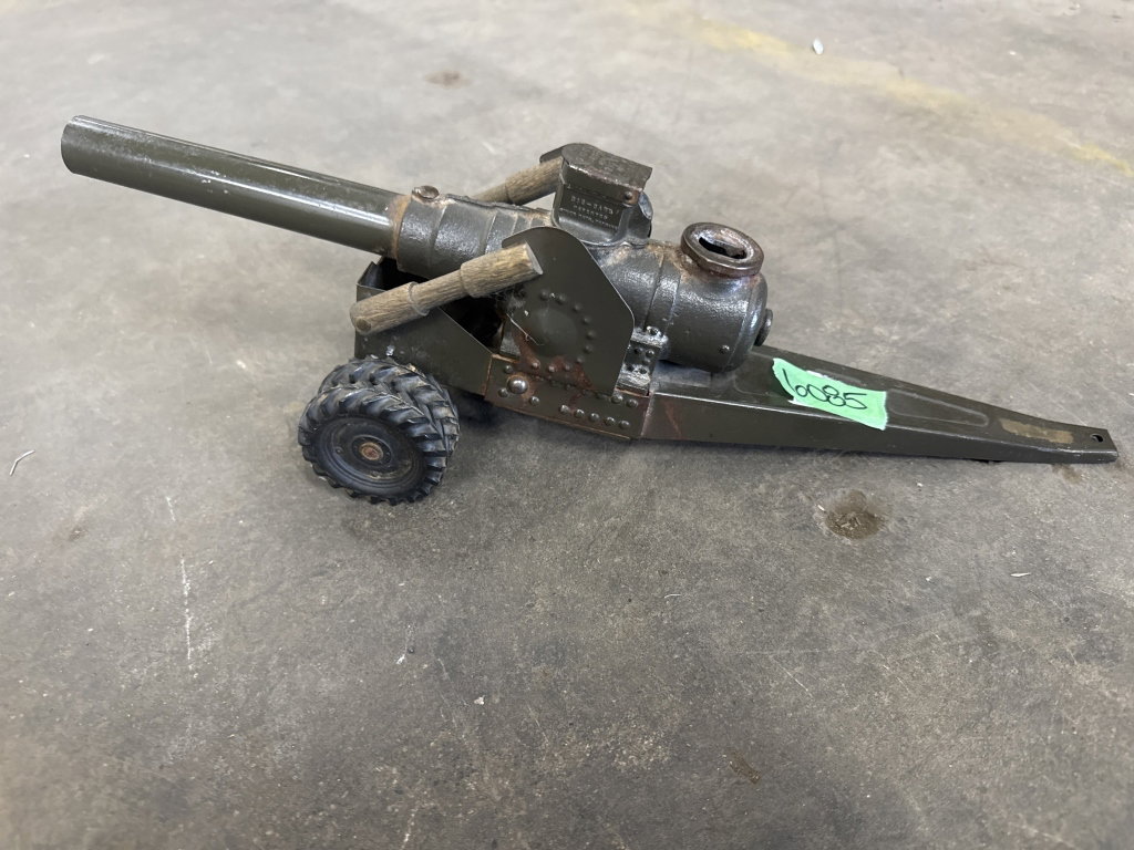 6085